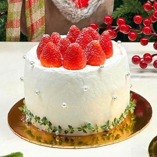 Dreamy Fluffy Strawberry Cake